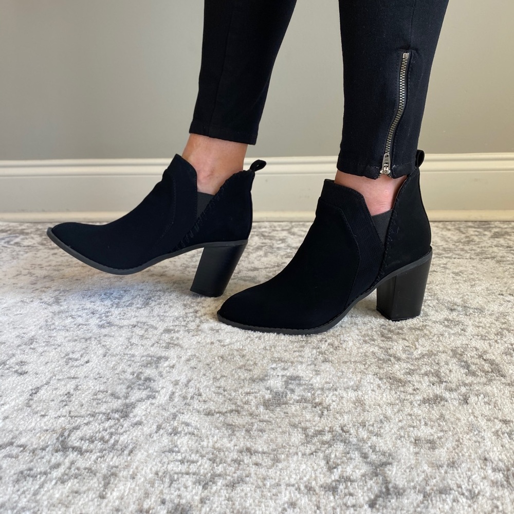 NIB - black ankle bootie - Picture 4 of 6